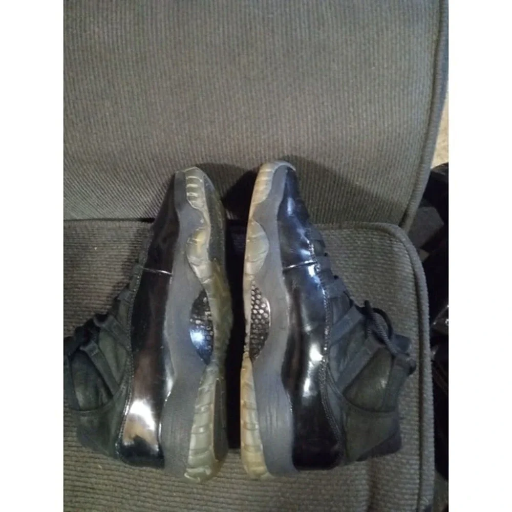 Nike Shoes Men's 8.5 Air Jordan 11 Retro 